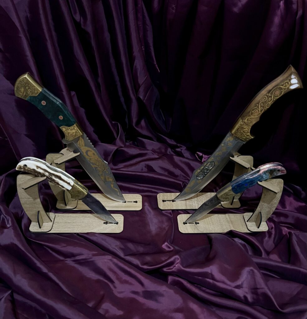 Ahşap Tekli Çakı ve Bıçak Sergileme Standı (Demonte Tasarım)